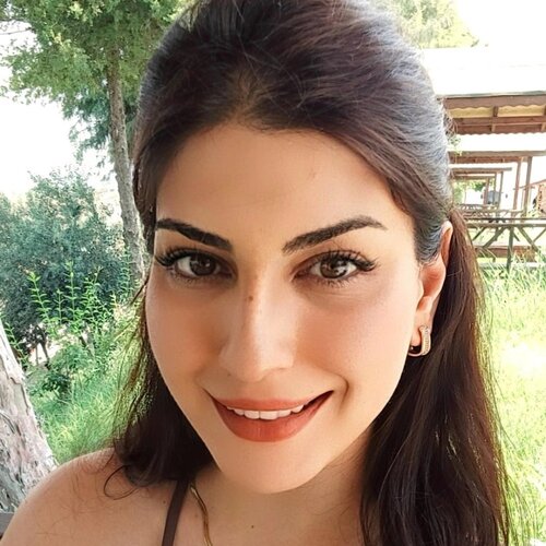 Gamze  Akgül 
